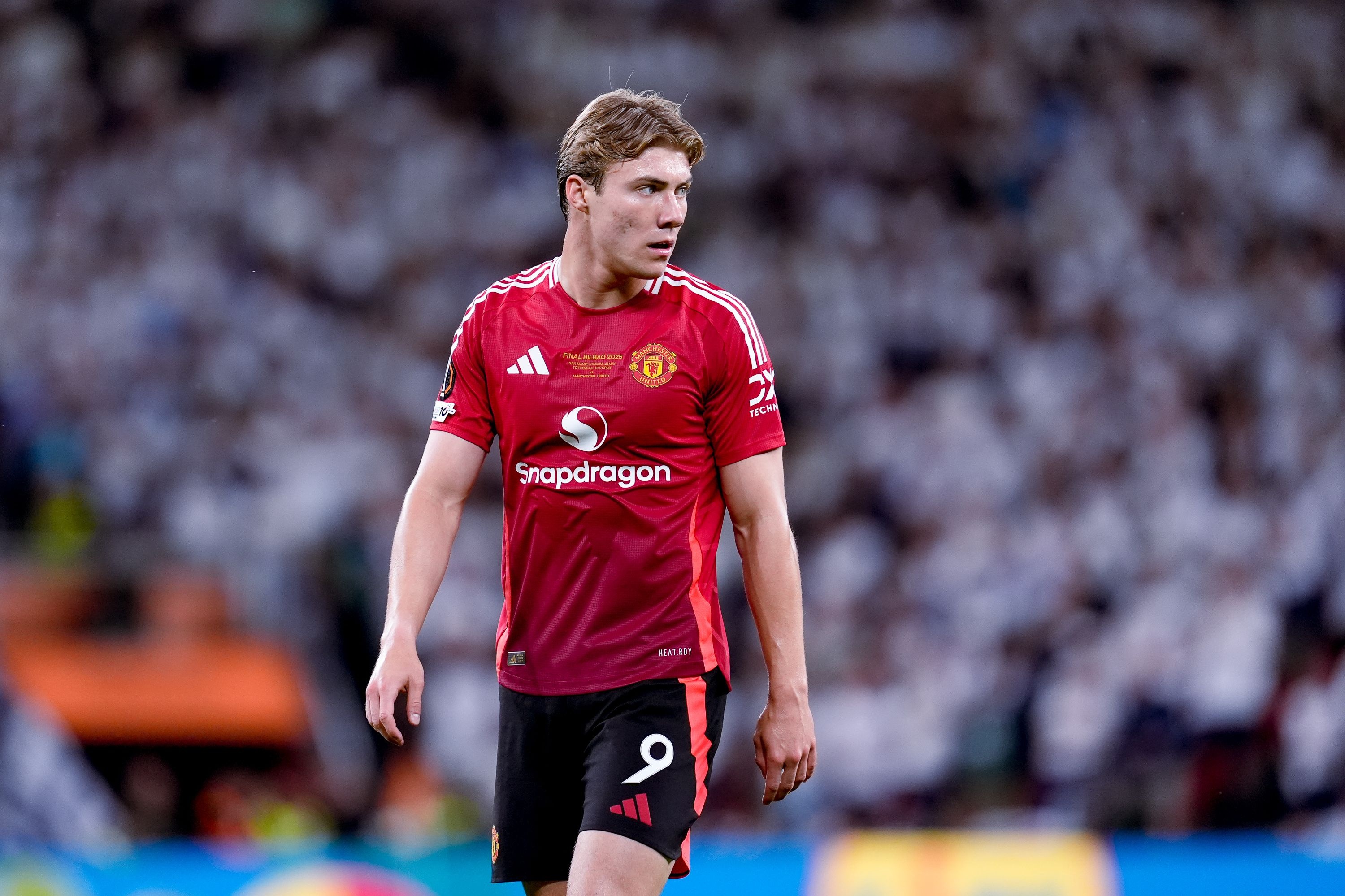 半岛体育官网-天空：米兰提出含买断的租借合同想签霍伊伦，据信价值4000万镑