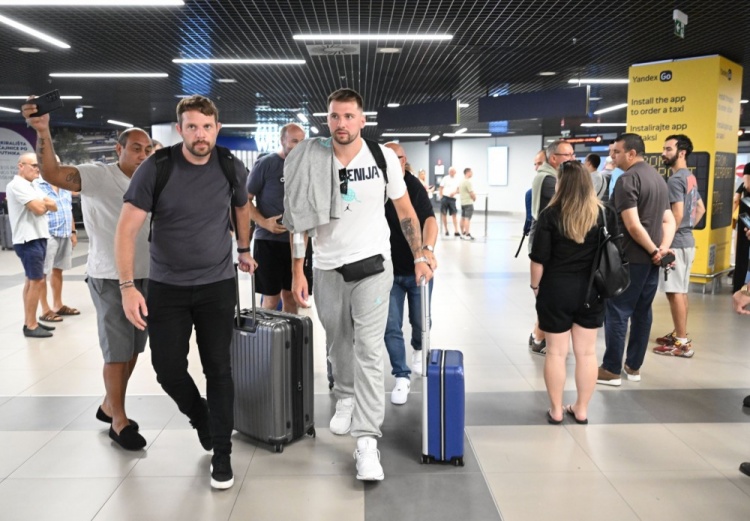 半岛体育APP-东契奇现身贝尔格莱德与球迷互动 塞尔维亚迎战斯洛文尼亚前瞻