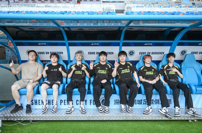 🎮&amp;amp;⚽，Doinb携NIP全员现身深圳主场为新鹏城助威