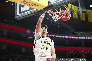 半岛体育网址-张镇麟复出！杨鸣：张镇麟求战意愿非常强 今晚将会给他报名