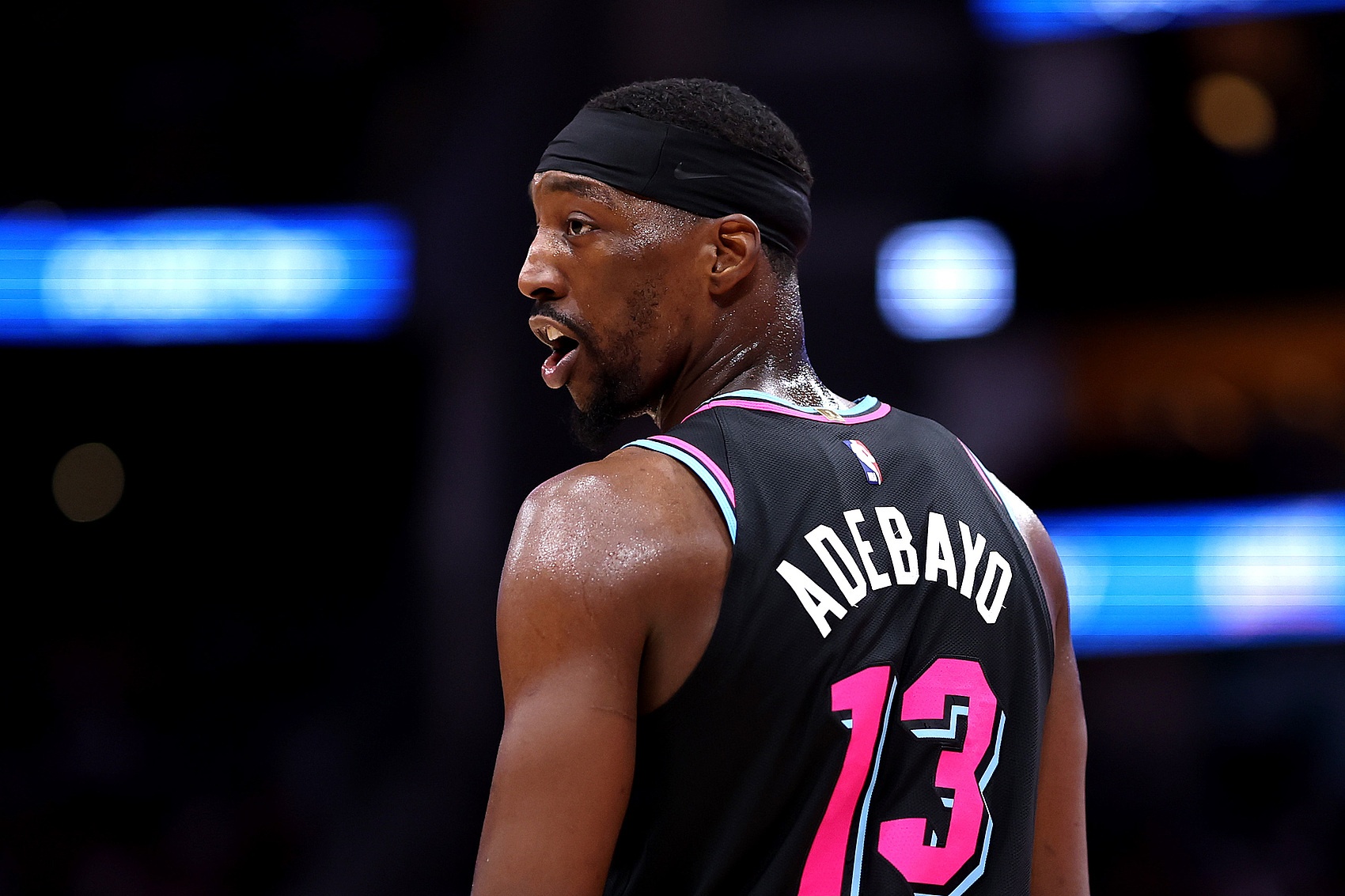 半岛体育在线-打得啥玩意！阿德巴约13中2仅拿7分9板3助1断